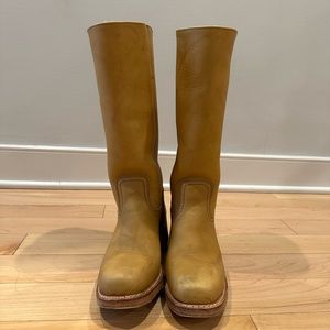 Women’s Frye campus boots in banana (7.5) - only worn twice